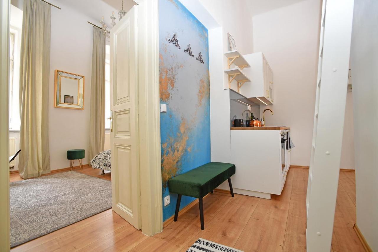 Lovely Little Cosy Apt In Prague Extérieur photo